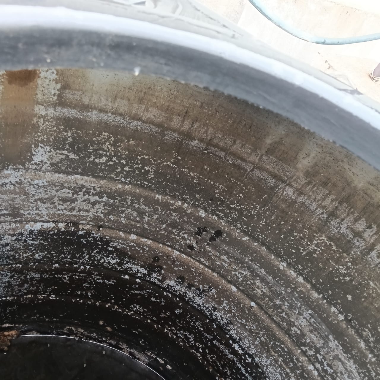 Syntex tank before cleaning